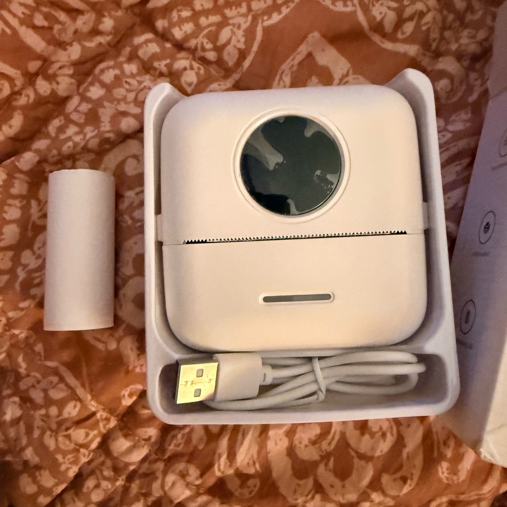 White Portable Label Printer - Picture 3 of 5